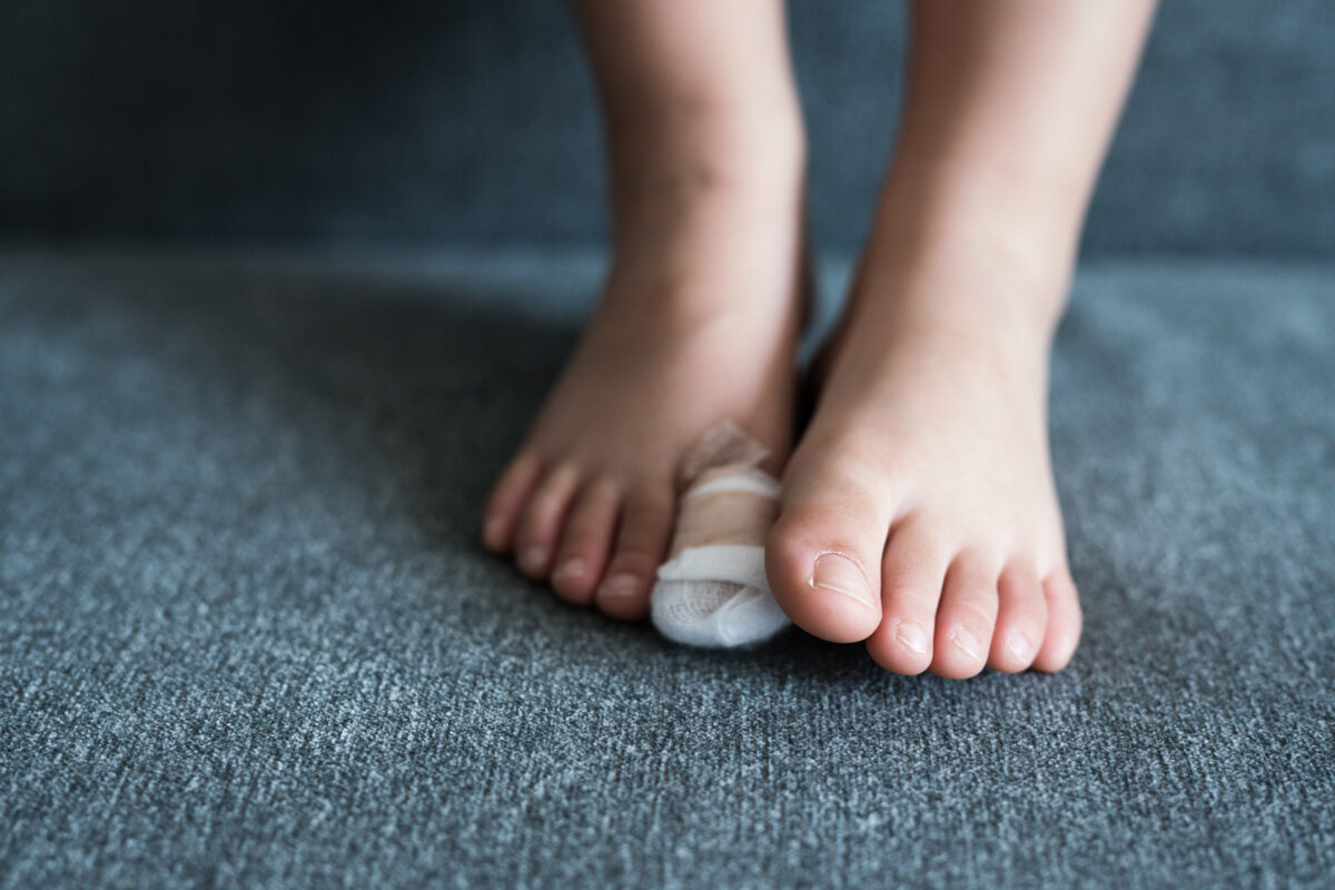 What is foot fungus? Experts advise when to go to a podiatrist about toe  and feet issues